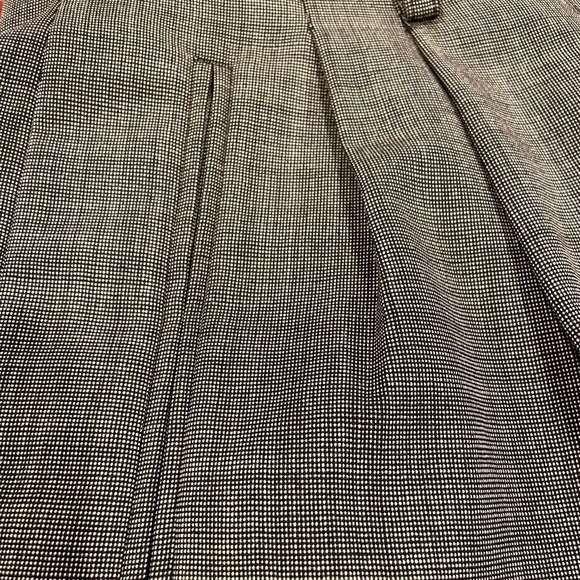 Carlisle Pleated Lined Dress Slacks.  Size 2 - Picture 4 of 10